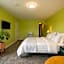 6267 Persepolis Inn