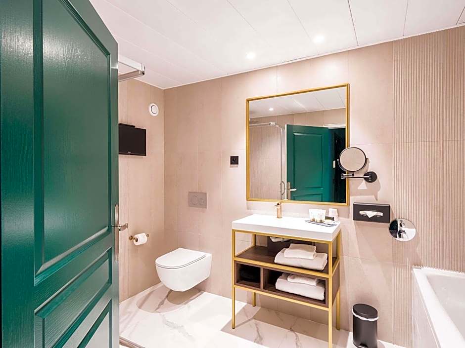 Aigle Noir Fontainebleau MGallery