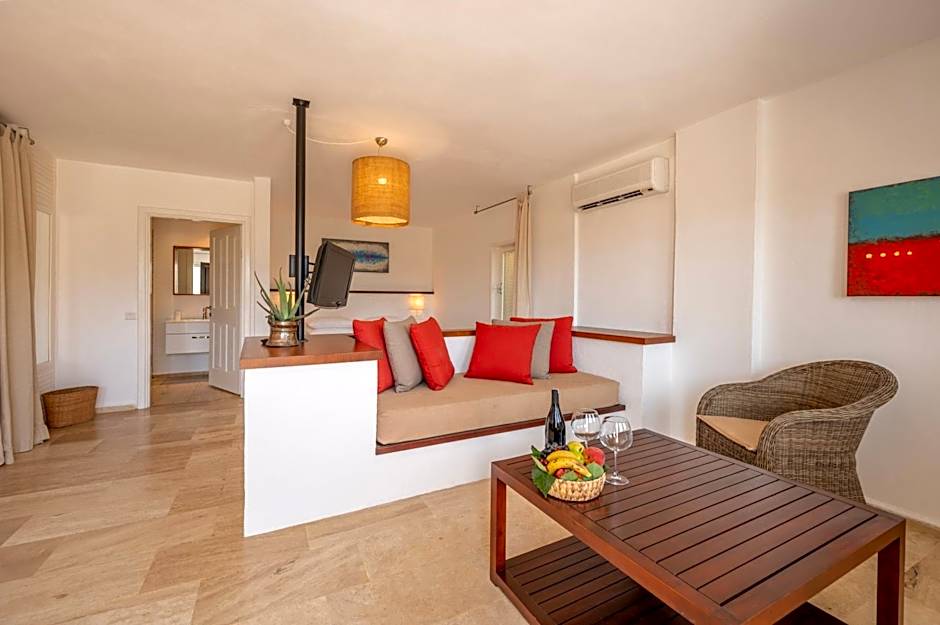 4reasons hotel + bistro | 12+