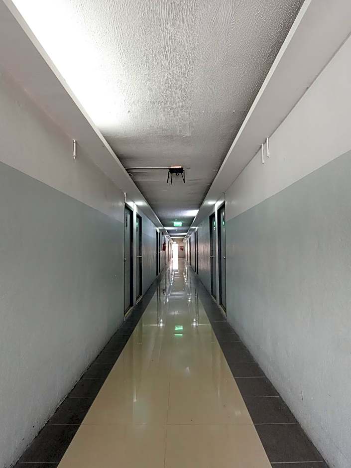 Regent Ngamwongwan Hotel