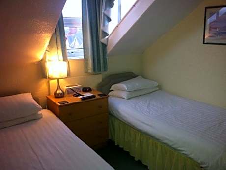 Twin room-Private Bathroom-OFFLINE