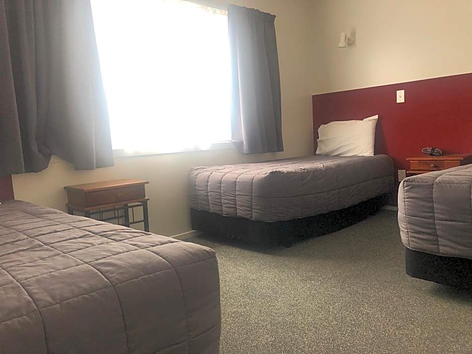 Thornton Lodge Motel