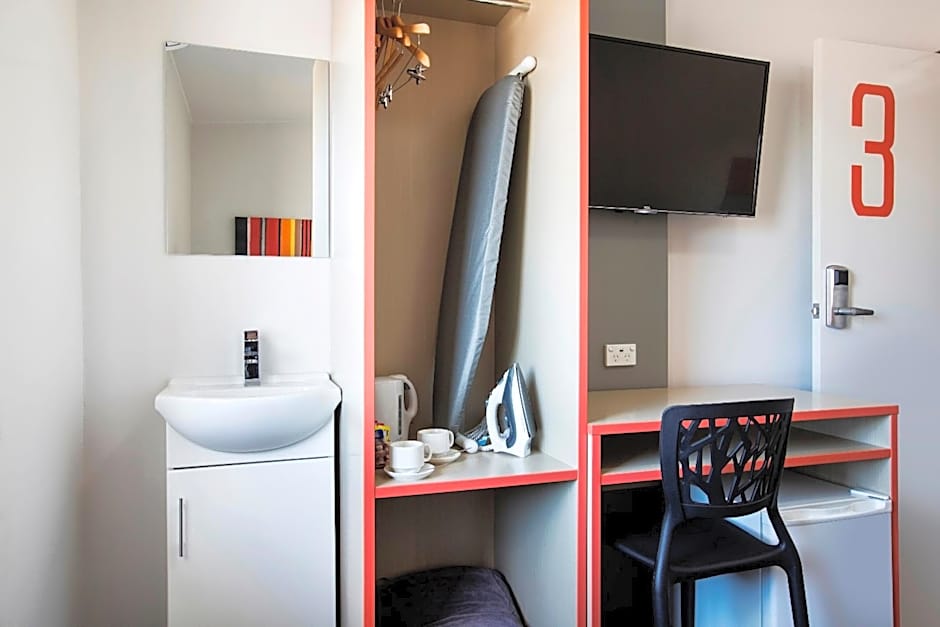 Villawood Hotel