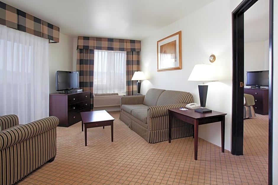 Holiday Inn Express & Suites Colorado Springs-Airport, an IHG Hotel