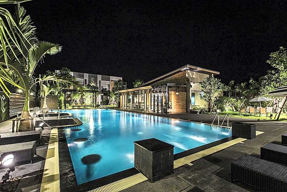 Cresco Hotel - Buriram
