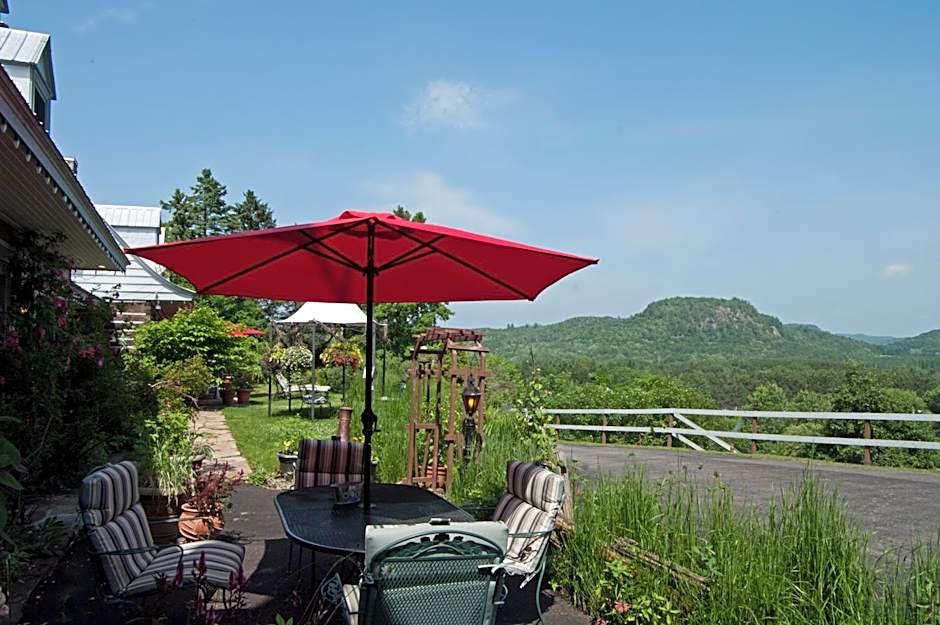 Le Petit Clocher Gite Touristique B & B