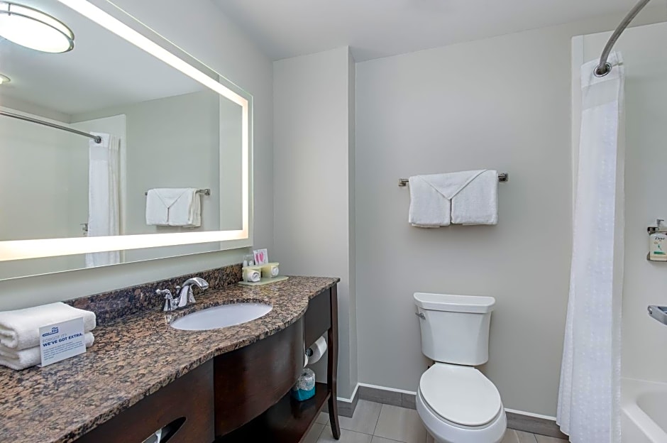 Holiday Inn Express & Suites - Cleveland Northwest By IHG