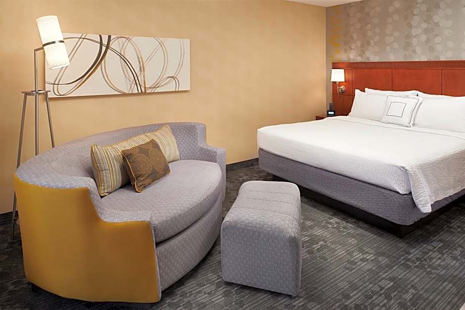 Courtyard by Marriott Chicago Deerfield
