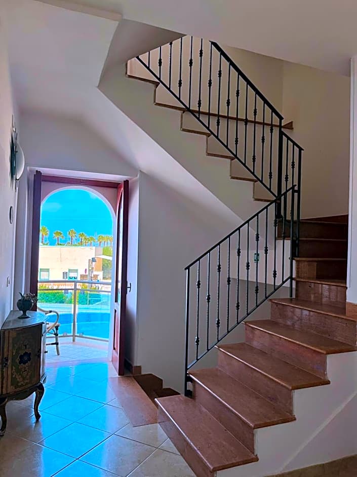 B&B Marina Sleep And Ship