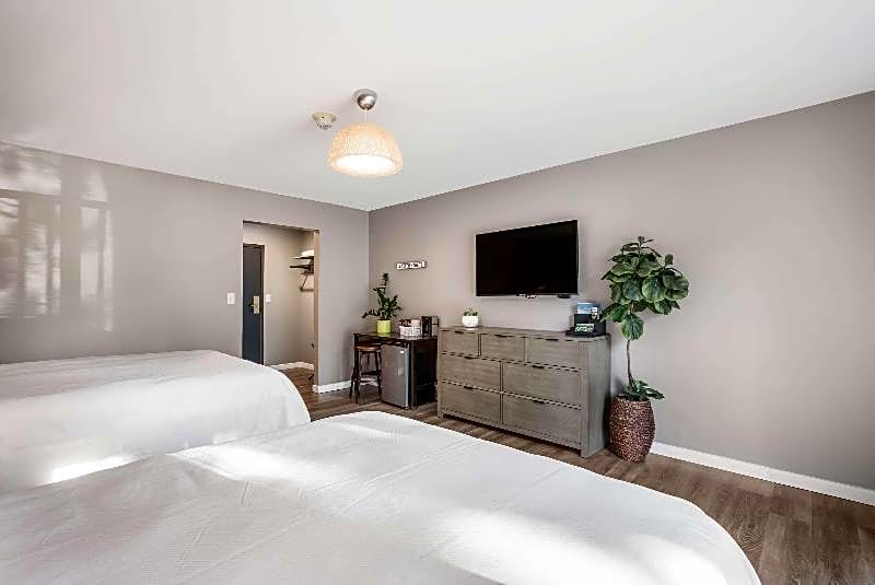 The Shore Club Wisconsin, an Ascend Collection Hotel