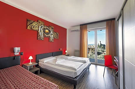 Quadruple Room with Lake View - Upper Floor