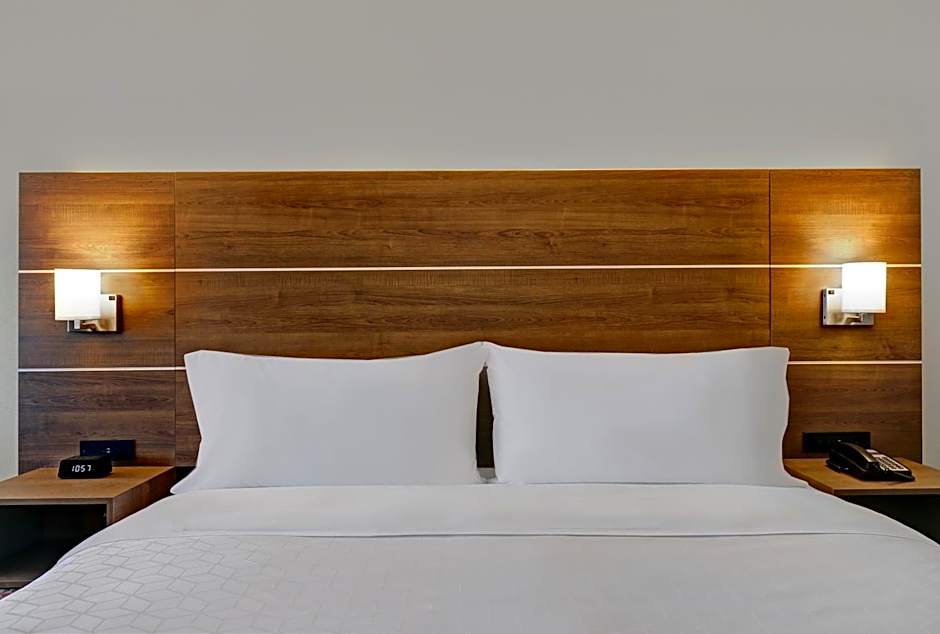 Holiday Inn Express Kingston West By IHG