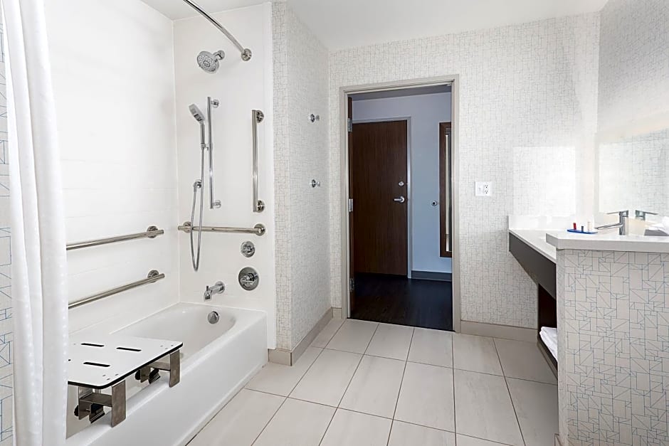 Holiday Inn Express And Suites Firestone Longmont By IHG