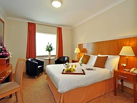 Triple - 1 Double Bed + 1 Single Bed