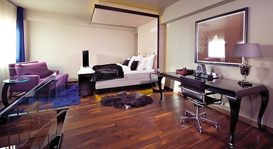 Home Hotel Folketeateret