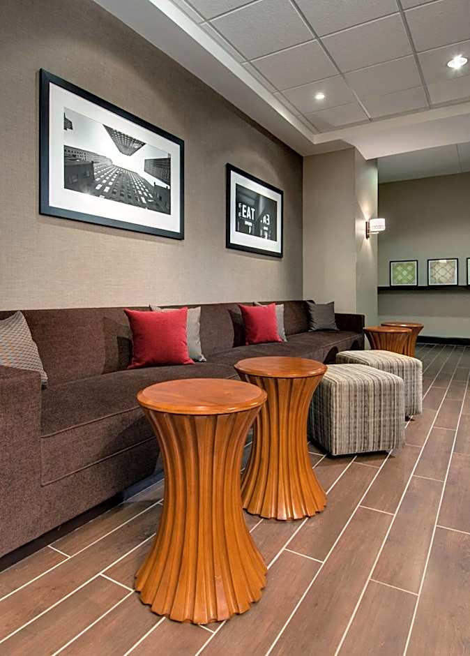 Hampton Inn By Hilton And Suites Milwaukee Downtown