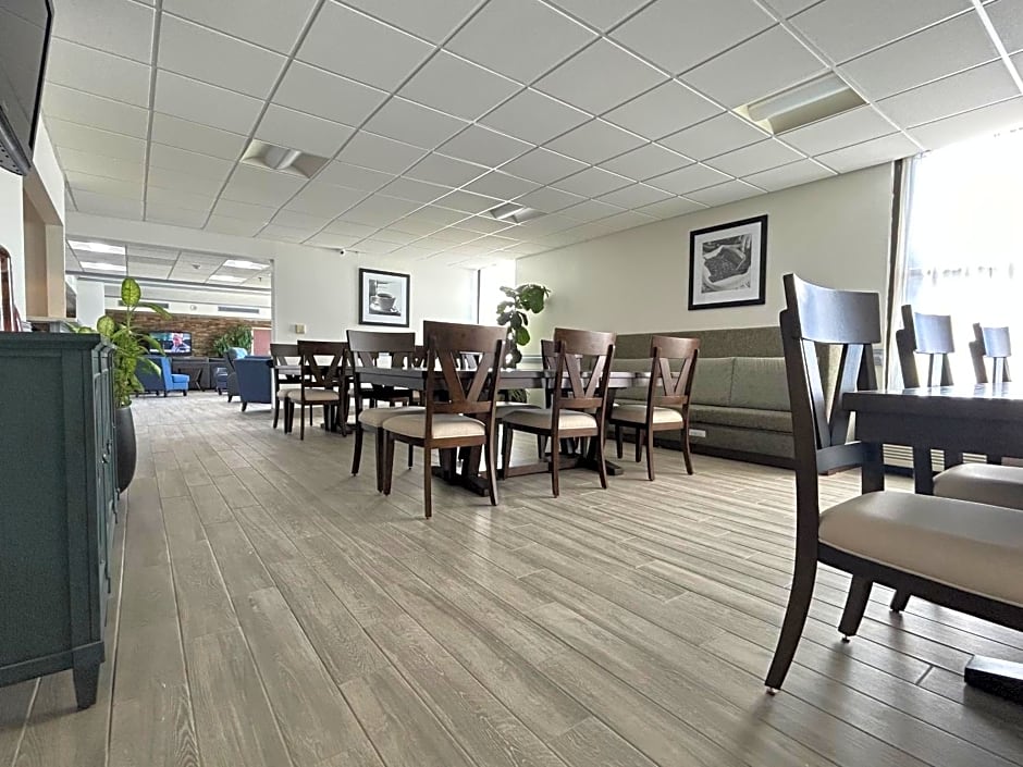 Clarion Inn And Suites Grand Rapids