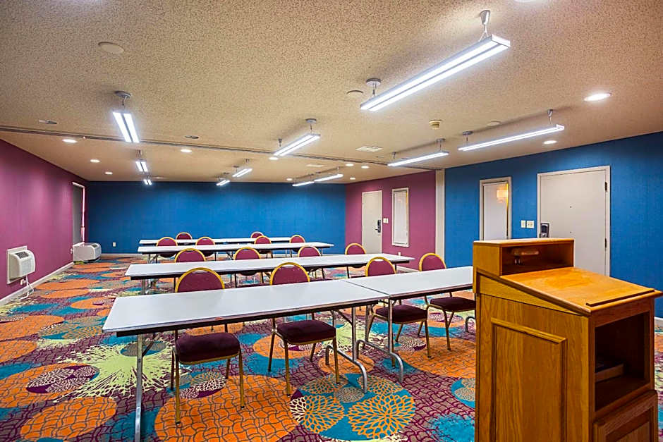 Clarion Inn & Suites Evansville