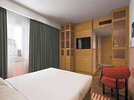 DREAM King (with complimentary mini-bar)