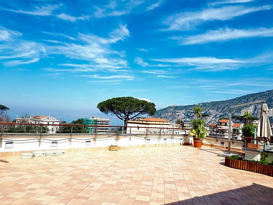 Seven Hostel & Rooms