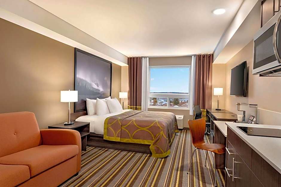 Super 8 by Wyndham Thompson