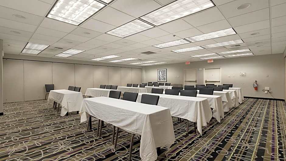 Howard Johnson by Wyndham Sacramento Downtown