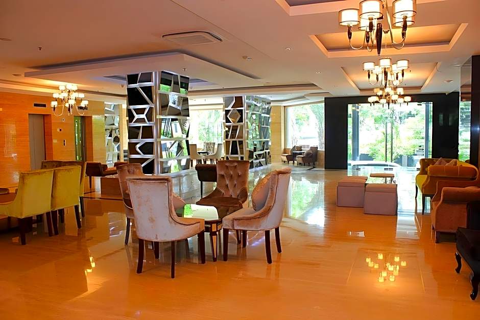 Royal Regantris Cendana 