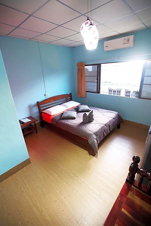 Holiday Phangan - Hostel & Bar