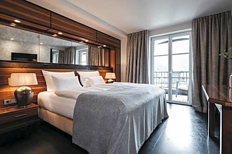 Suite with Mountain View