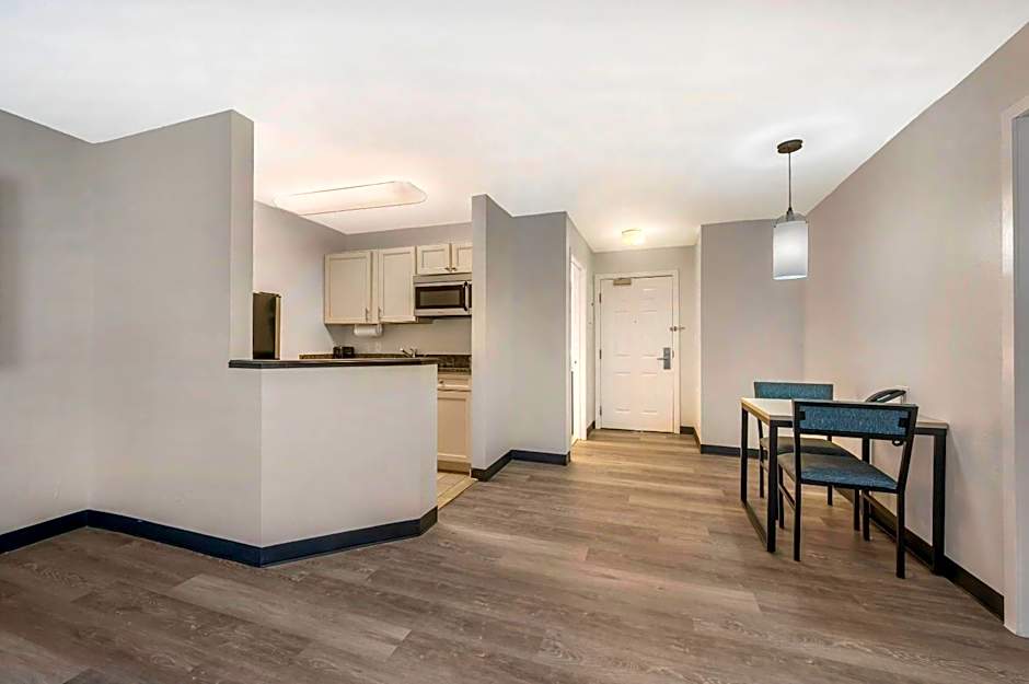 MainStay Suites Sterling near Dulles Town Center
