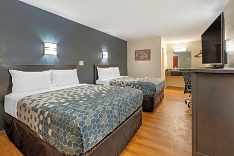 2 Double Beds, No Smoking