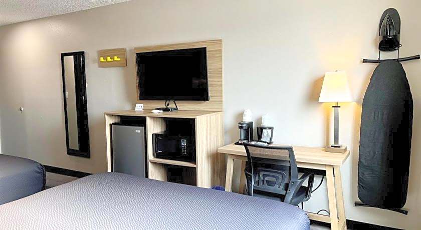 Super 8 by Wyndham Cedar Rapids