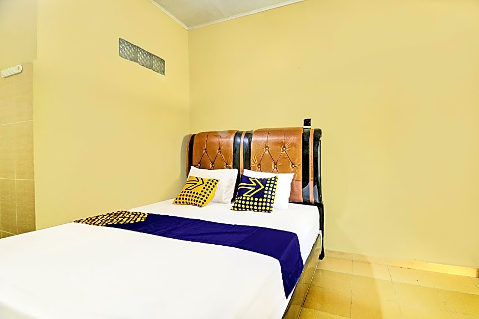 SPOT ON 91980 Kost Beringin 4