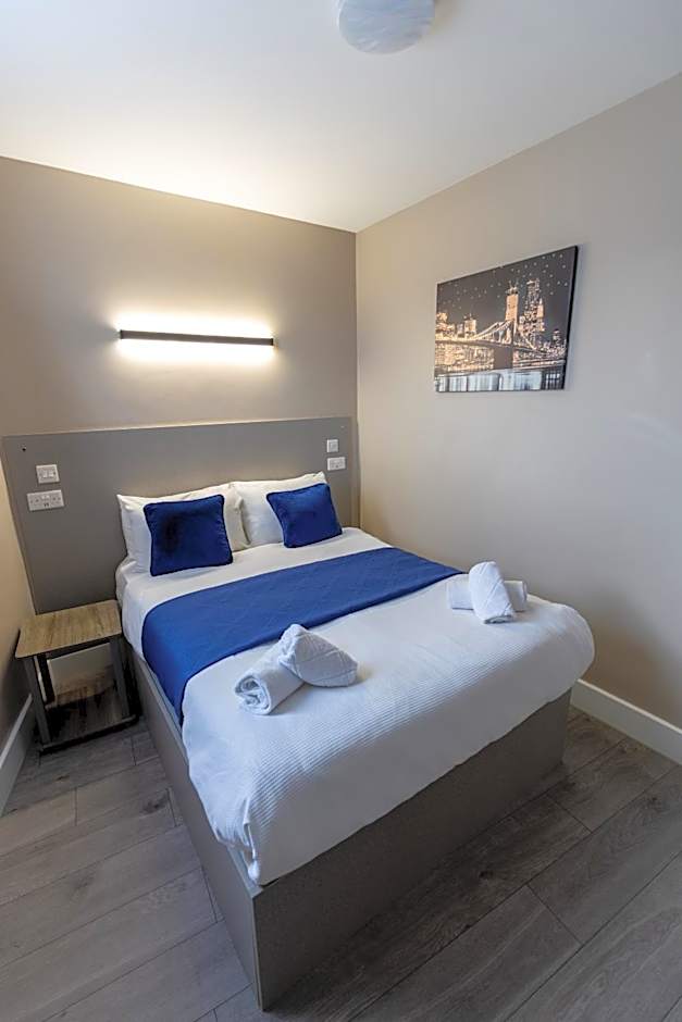 OYO Paragraph Palmers Green - Tottenham Stadium