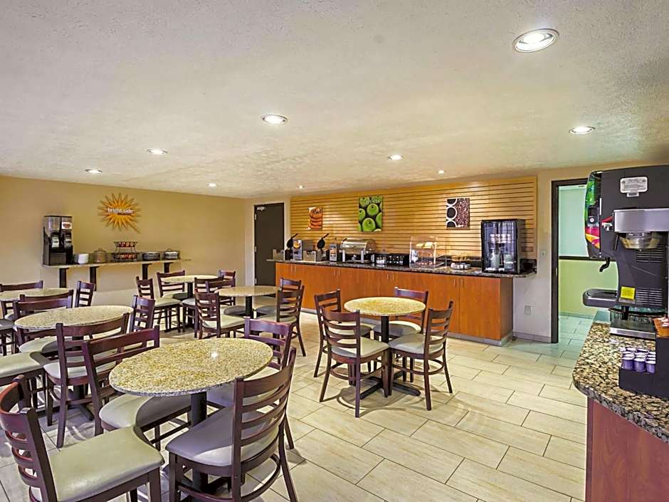 La Quinta Inn & Suites by Wyndham Woodburn