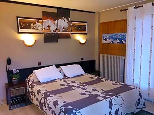 Hotel La Chaumière à 100 m du télécabine et de la gare