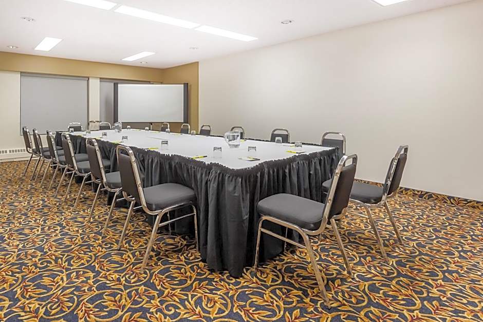 Super 8 by Wyndham Sherwood Park/Edmonton Area