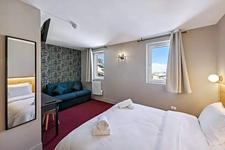 Double or Twin Room with Mountain View