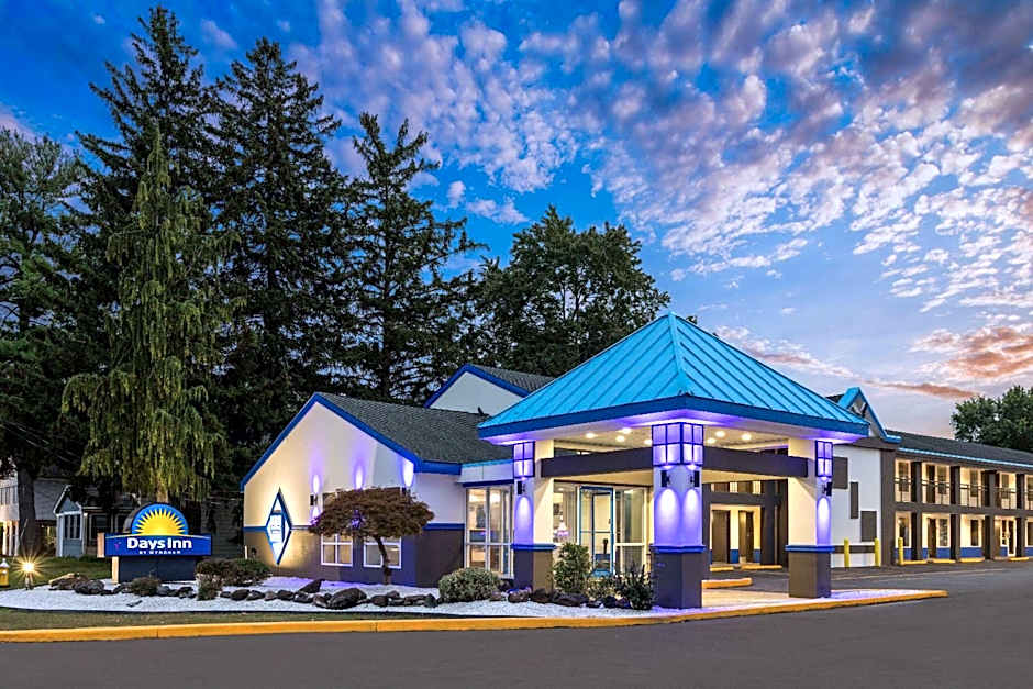 Days Inn & Suites by Wyndham Albany
