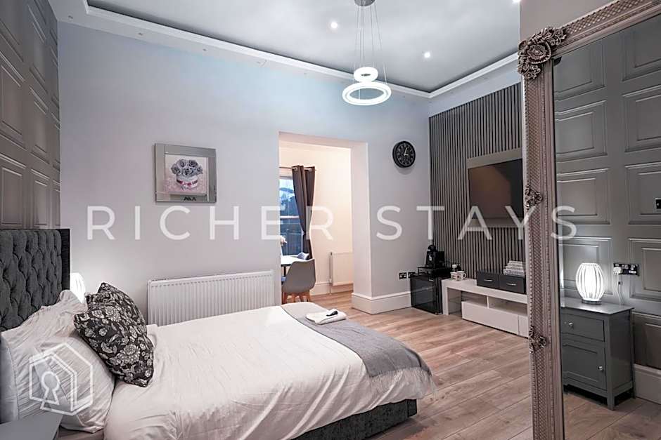 Hackney Suites - En-suite rooms & amenities