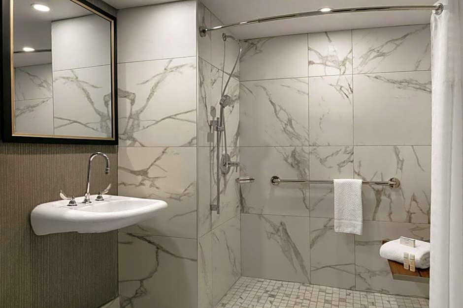 Embassy Suites by Hilton Montreal Airport