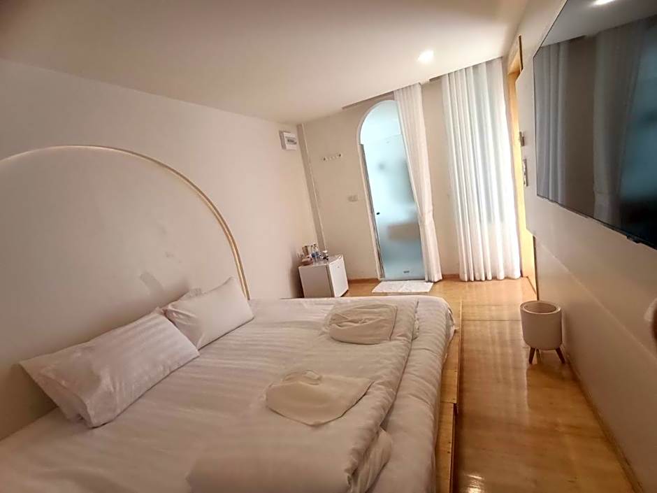 มินิมอลโฮลเทล