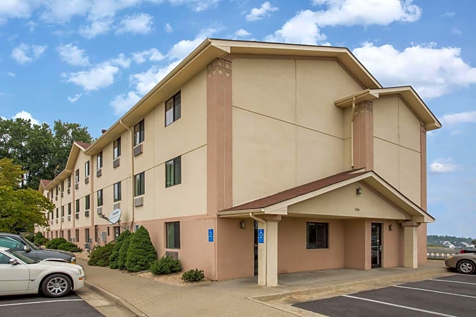 Super 8 by Wyndham Dumfries/Quantico