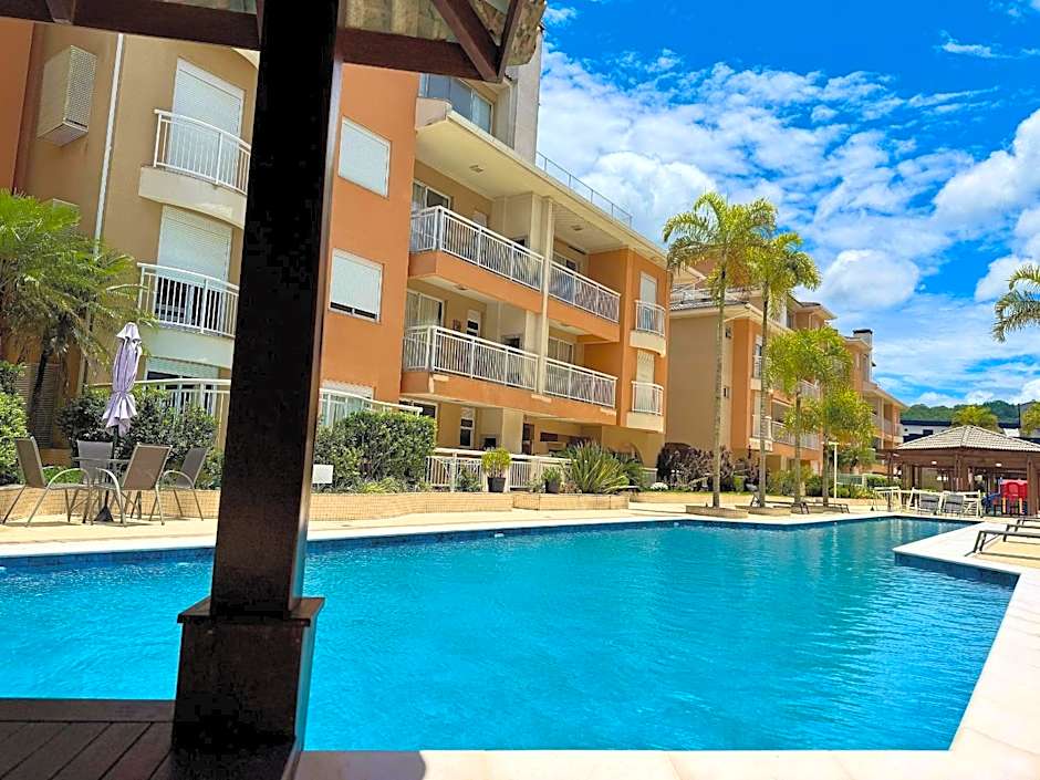 Residencial com piscina a apenas 150 metros da Praia dos Ingleses Lado Norte