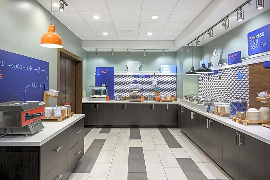 Holiday Inn Express and Suites Gilbert - East Mesa By IHG