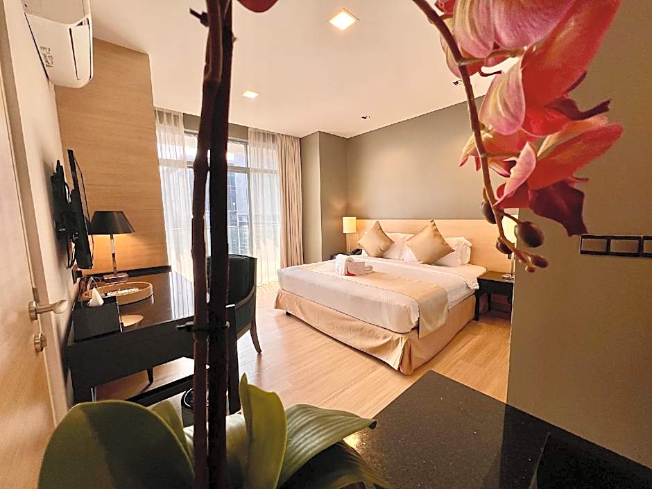 The Straits Hotel & Suites