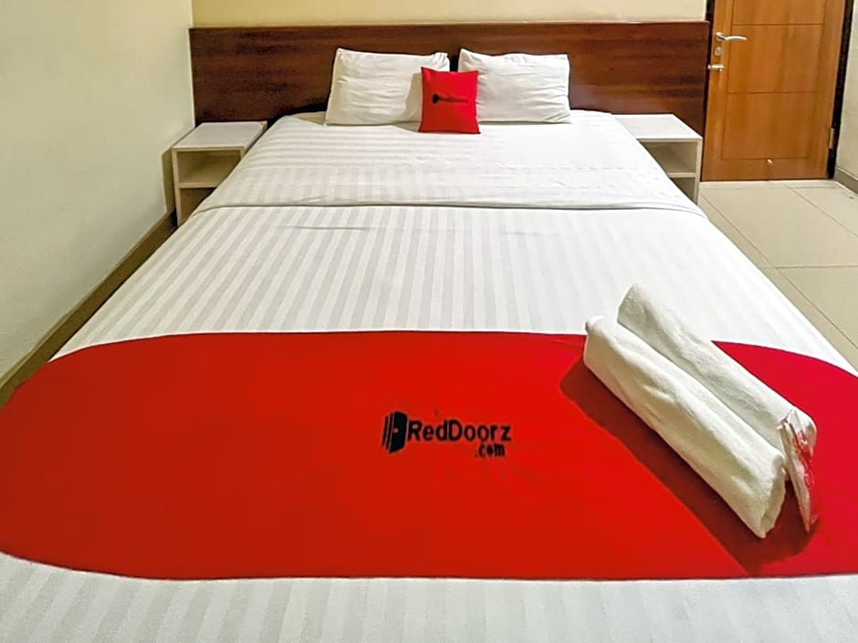 RedDoorz Plus @ Grand Tabona Hotel Ternate