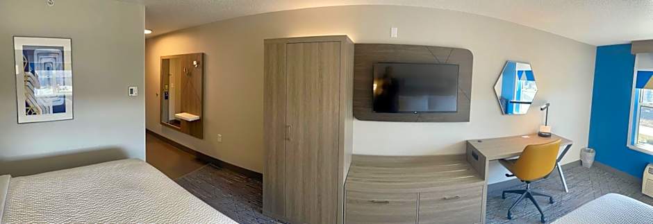 Holiday Inn Express & Suites Marquette By IHG