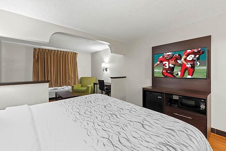 Red Roof PLUS+ & Suites Atlanta Airport South