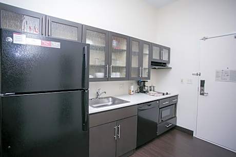 Queen Suite with Two Queen Beds with Accessible Tub - Non-Smoking